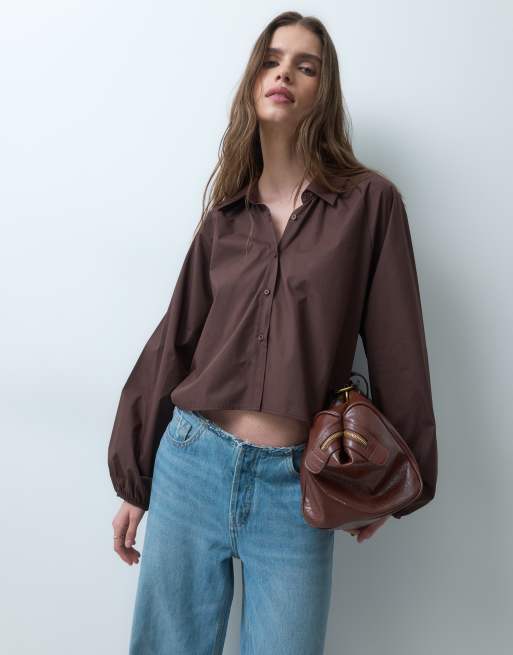 ASOS DESIGN Camisa extragrande con bajo asimétrico y mangas raglán en marrón, 2 de 4