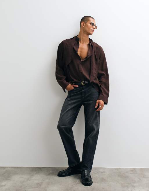ASOS DESIGN - camisa extragrande fluida con lazo en el cuello en marrón, 2 de 5
