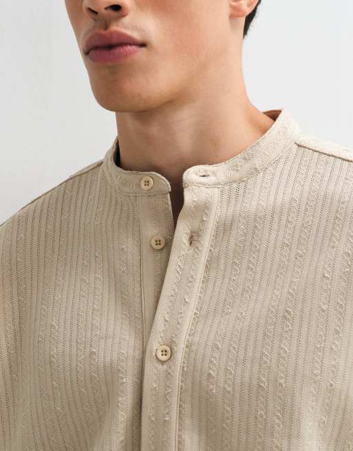 ASOS DESIGN - Camisa holgada texturizada con cuello henley en beige, 5 de 5