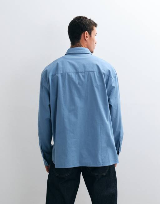 ASOS DESIGN - camisa popelina extragrande con bordado en el pecho en azul, 2 de 5