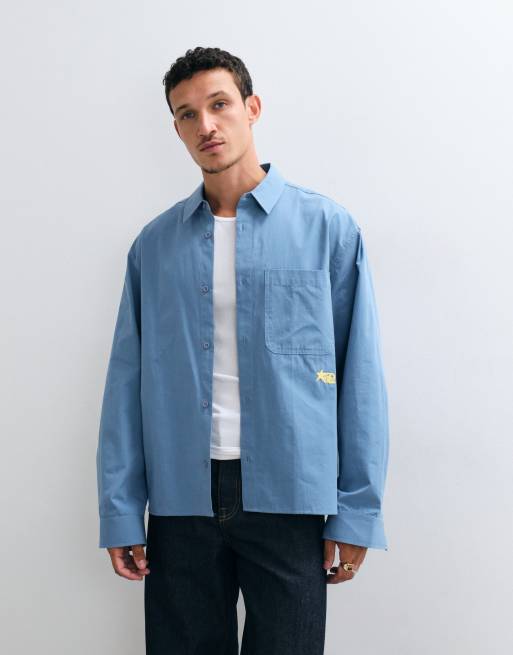ASOS DESIGN - camisa popelina extragrande con bordado en el pecho en azul, 4 de 5