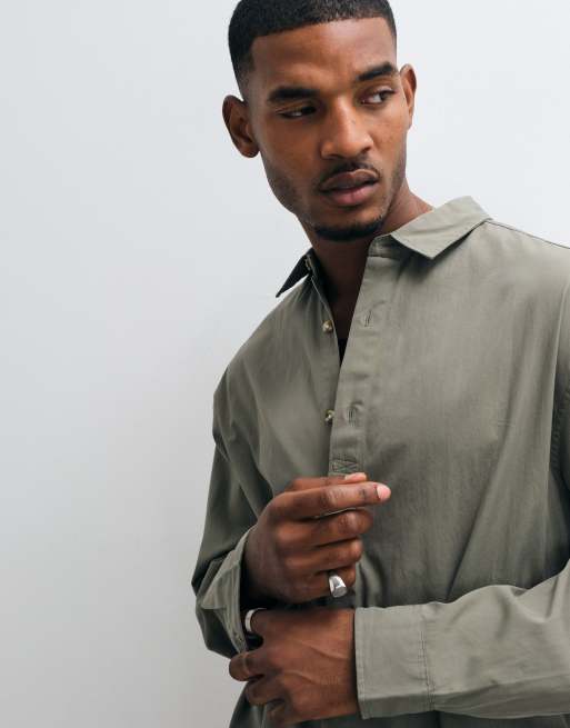 ASOS DESIGN - camisa técnica extragrande en caqui, 3 de 5
