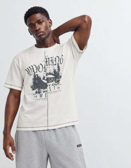 ASOS DESIGN camiseta boxy con pespuntes en contraste y estampado panorámico en blanco roto, 8 de 10