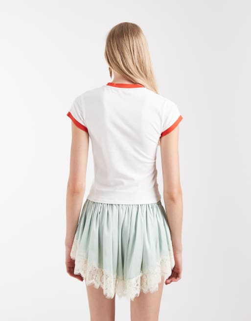 ASOS DESIGN - Camiseta con diseño encogido, ribetes y estampado de Mickey Mouse de Disney, 4 de 4