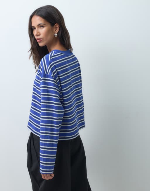ASOS DESIGN camiseta cropped de manga larga de corte boxy a rayas azul y crema, 4 de 4