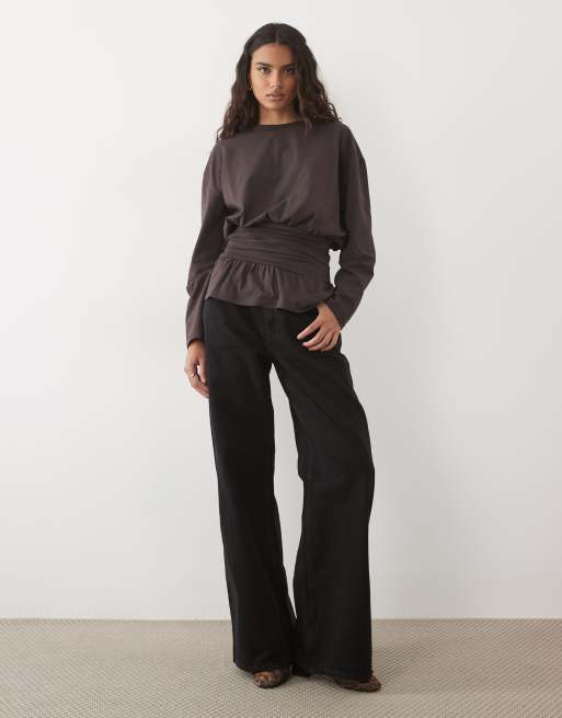 ASOS DESIGN - camiseta de manga larga acampanada con cintura entallada en marrón, 2 de 4