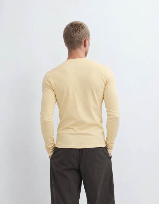 ASOS DESIGN camiseta de manga larga de corte ajustado con cuello con abertura en canalé amarillo, 10 de 10