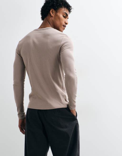 ASOS DESIGN camiseta de manga larga de corte ajustado con cuello panadero en canalé beige, 5 de 10