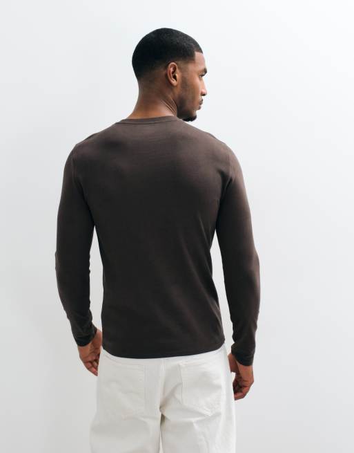 ASOS DESIGN camiseta de manga larga de corte slim en marrón de tacto suave, 2 de 8