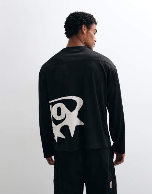 ASOS DESIGN - camiseta de manga larga extragrande y corte boxy con gráfico en malla negra, 2 de 5