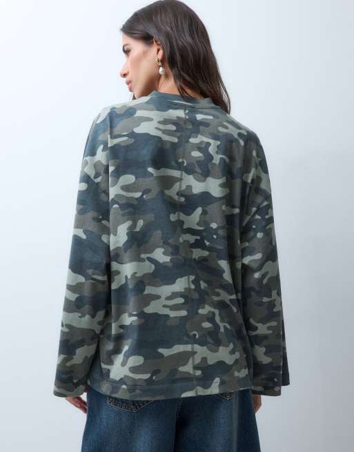 ASOS DESIGN camiseta de skate de manga larga con estampado de camuflaje, 3 de 4