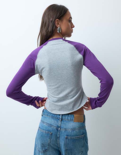 ASOS DESIGN camiseta entallada de manga larga raglán en gris y ciruela, 4 de 5
