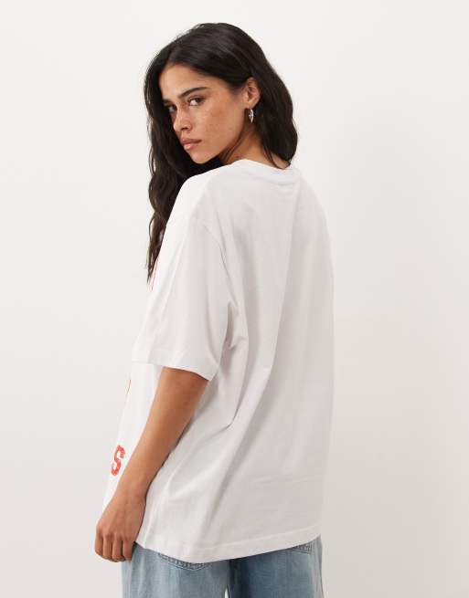 ASOS DESIGN - camiseta extragrande con gráfico de cerezas lucky vegas en blanco, 2 de 4