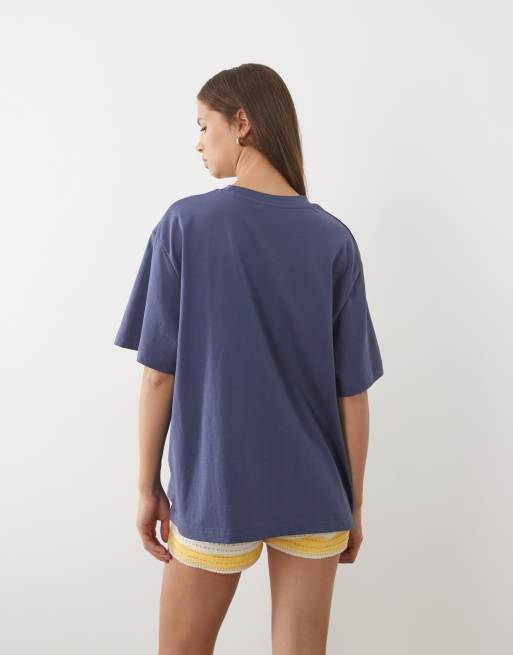 ASOS DESIGN Camiseta extragrande con gráfico retro de la costa de Cilento en azul, 3 de 4