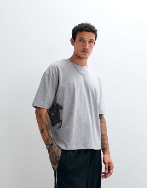 ASOS DESIGN - Camiseta gris de corte cuadrado extragrande con estampado gráfico de vaquero, 4 de 5