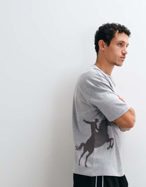 ASOS DESIGN - Camiseta gris de corte cuadrado extragrande con estampado gráfico de vaquero, 5 de 5