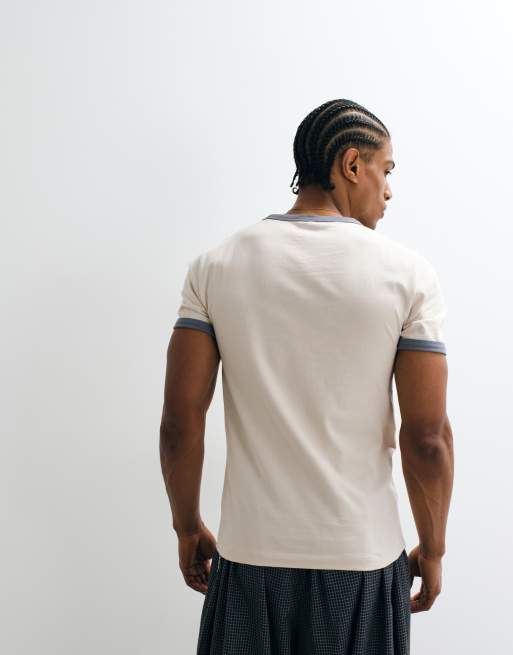 ASOS DESIGN - Camiseta gris de corte slim con ribetes y texto gráfico, 5 de 5