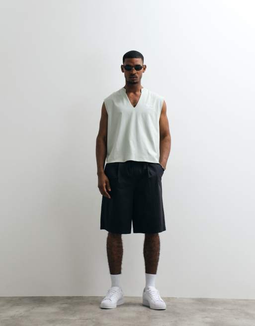 ASOS DESIGN - Camiseta gris sin mangas de corte cuadrado extragrande con cuello de pico, 3 de 5