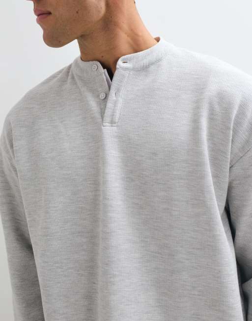 ASOS DESIGN camiseta henley extragrande de manga larga en gris jaspeado con textura waffle, 2 de 10