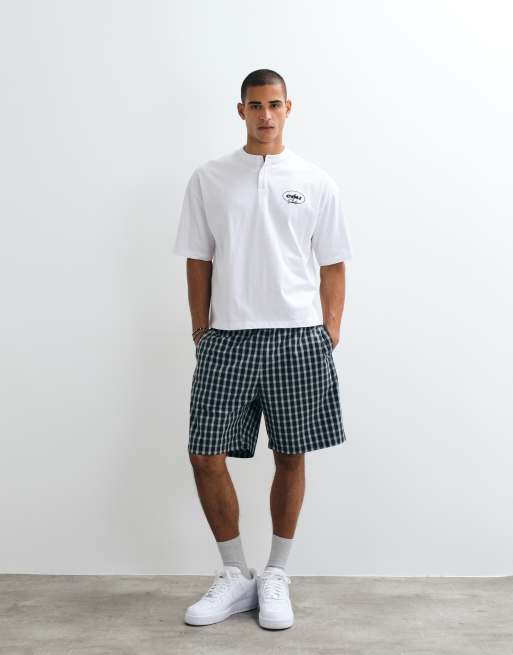 ASOS DESIGN - camiseta henley extragrande y de corte boxy con gráfico en el pecho en blanco, 2 de 5