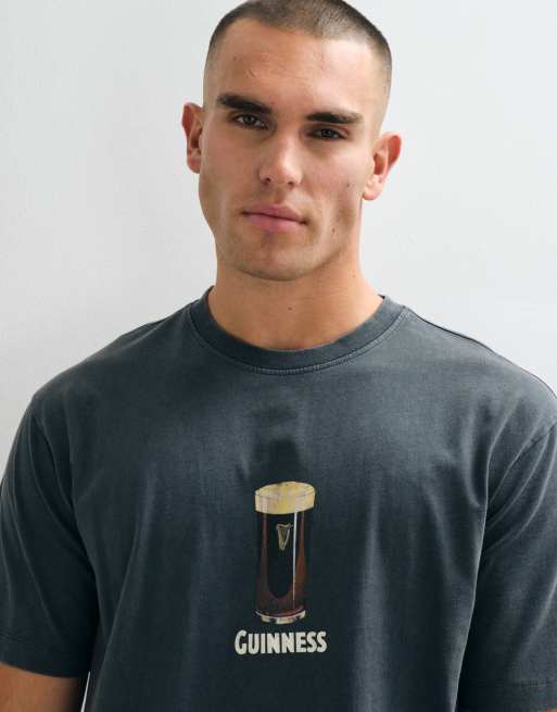 ASOS DESIGN camiseta holgada con estampado navideño de Guinness en negro lavado, 5 de 5