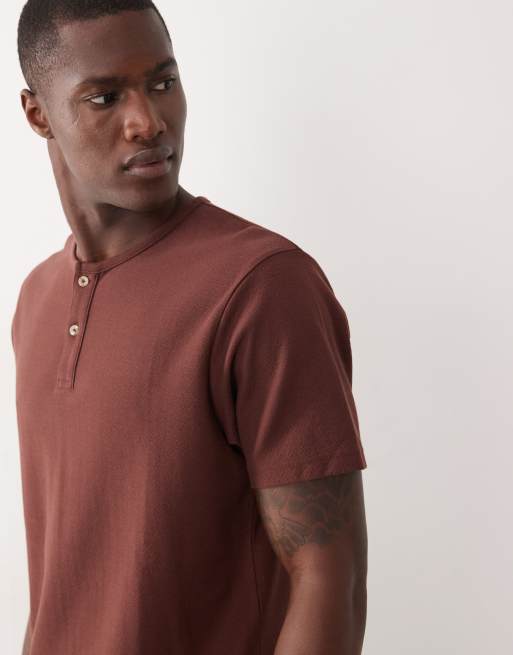 ASOS DESIGN - Camiseta marrón de corte estándar con cuello panadero de tejido texturizado, 4 de 5