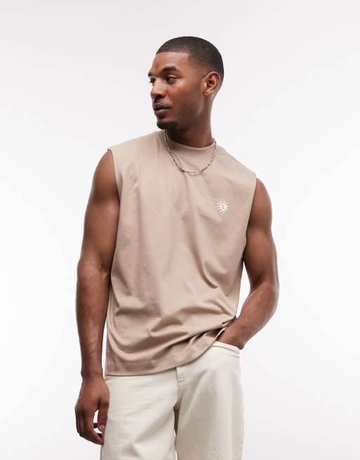 ASOS DESIGN - Camiseta marrón moca extragrande sin mangas con estampado de palmeras en relieve, 5 de 5