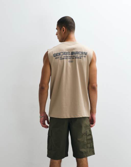 ASOS DESIGN - Camiseta marrón moca sin mangas extragrande con estampado gráfico de texto , 2 de 5