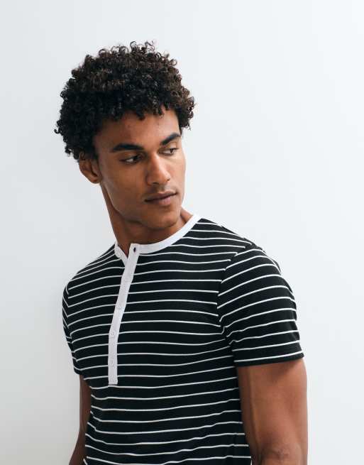 ASOS DESIGN - Camiseta negra a rayas de corte slim con cuello panadero, 3 de 5