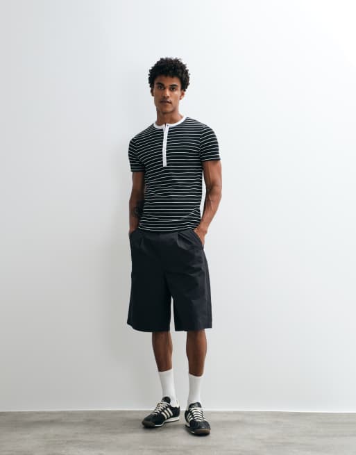 ASOS DESIGN - Camiseta negra a rayas de corte slim con cuello panadero, 5 de 5