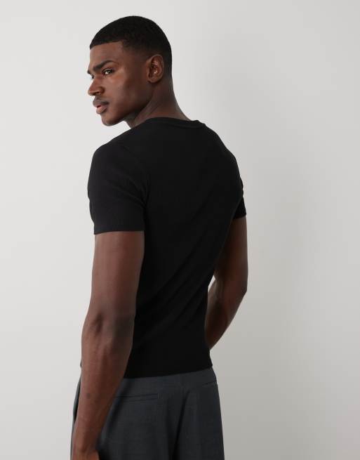 ASOS DESIGN - Camiseta negra ajustada con muesca en el cuello de canalé, 4 de 5