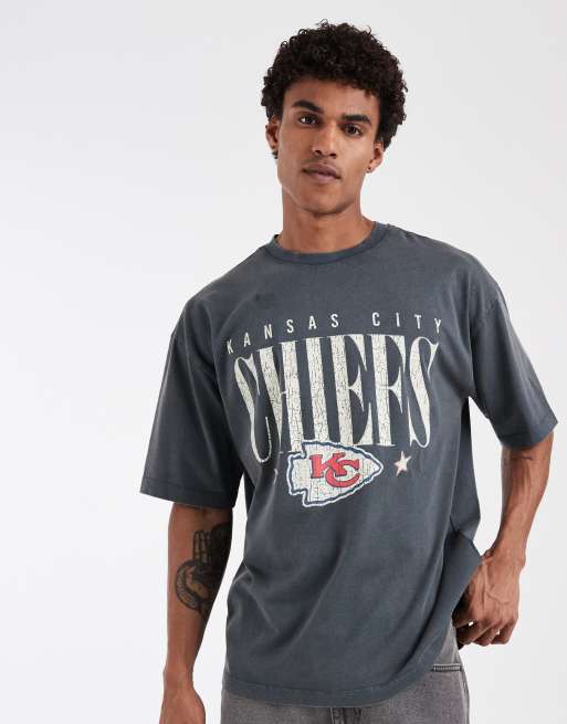 ASOS DESIGN - Camiseta negra extragrande con estampado de los Kansas City Chiefs de la NFL, 4 de 5