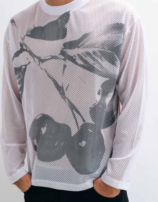 ASOS DESIGN camiseta oversize de manga larga con gráfico de cerezas en malla blanca, 4 de 5