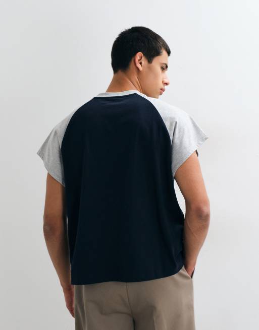 ASOS DESIGN - camiseta raglán extragrande y cuadrada en azul marino y gris, 3 de 5