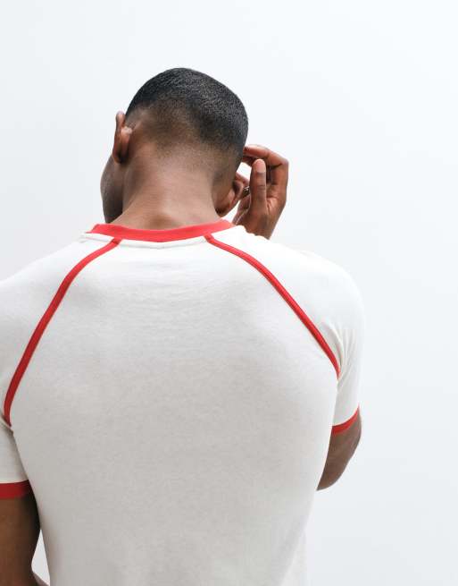 ASOS DESIGN - camiseta ringer de corte slim con manga raglán en crema y rojo, 4 de 5