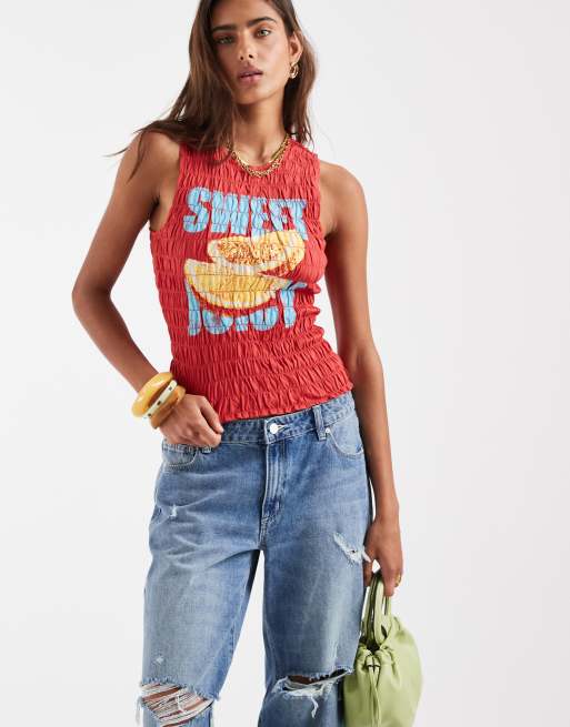 ASOS DESIGN - Camiseta roja fruncida sin mangas con estampado gráfico de naranja, 3 de 4