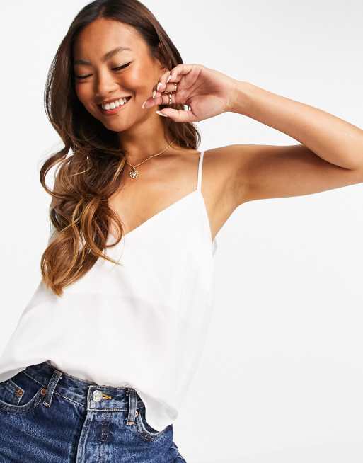 ASOS DESIGN Camisole aus Satin mit Wickeloptik hinten in ElfenbeinweiB ASOS