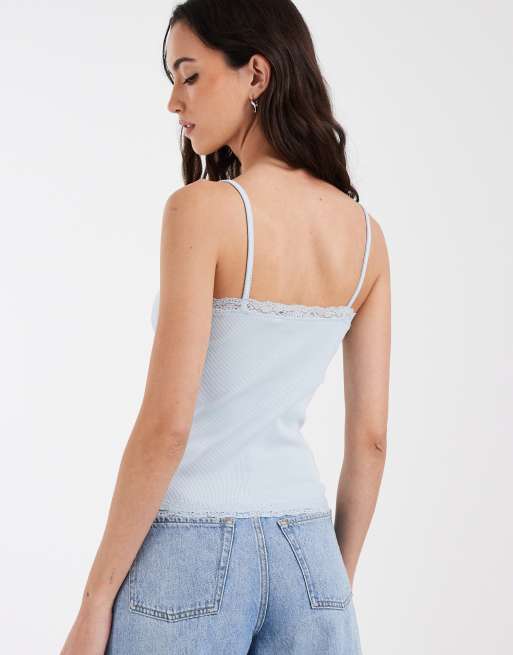 ASOS DESIGN – Camisole in Baby-Blau mit farblich abgesetztem Spitzendetail und V-Ausschnitt, 4 von 4