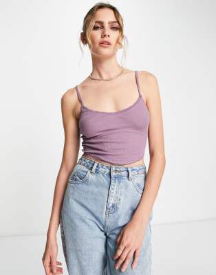 ASOS DESIGN - Camisole in Flieder mit V-Saum und Spitzenbesatz-Lila