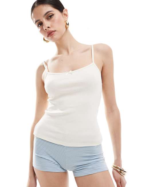 ASOS DESIGN – Camisole in gebrochenem Weiß mit geradem Ausschnitt, Picotbesatz und Schleife