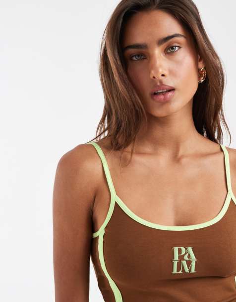 ASOS DESIGN – Camisole in Schokobraun mit farblich abgesetzten Trägern und Palmen-Grafik in Pistaziengrün - view 1