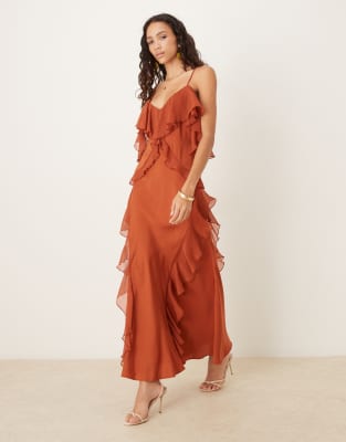 ASOS DESIGN - Camisole-Maxikleid in Chiffon aus gewaschenem Satin in Zimtbraun mit Rüschen-Brown