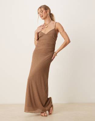 ASOS DESIGN - Camisole-Midikleid in Braun mit Raffung