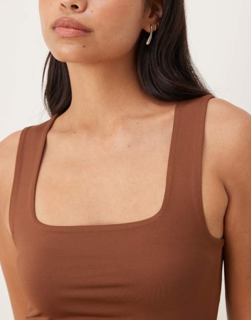 ASOS DESIGN – Camisole-Oberteil aus breatheMAX™-Polyamid in Braun mit eckigem Ausschnitt, 3 von 4