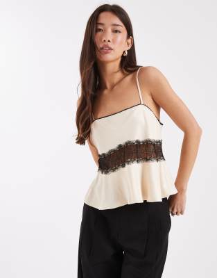 ASOS DESIGN - Camisole-Oberteil aus Satin in Ecru mit Spitzeneinsatz-Weiß