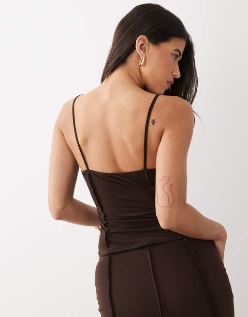 ASOS DESIGN – Camisole-Oberteil aus Stretch-Chiffon in Trüffelbraun mit Rüschen, Kombiteil, 4 von 4