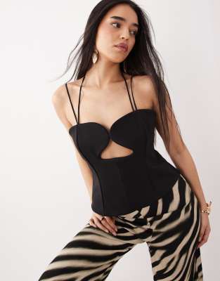 ASOS DESIGN - Camisole-Oberteil aus verstärktem Kreppstoff in Schwarz mit Herzausschnitt und Schößchen