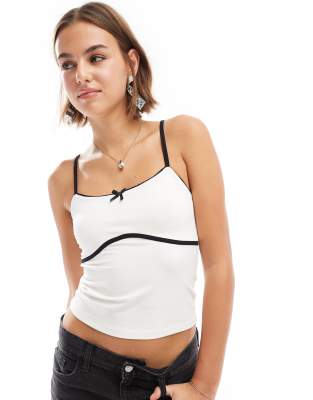 ASOS DESIGN - Camisole-Oberteil in Ecru mit Schleifendetail-Weiß