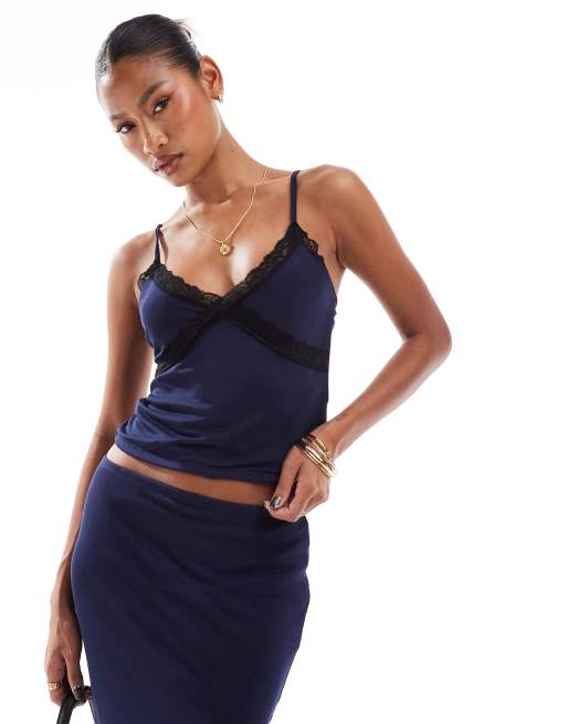 ASOS DESIGN – Camisole-Oberteil in Marineblau mit kontrastierender Spitzenverzierung, Kombiteil