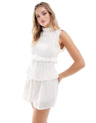 Thumbnail - ASOS DESIGN - Camisole-Oberteil in Naturfarbe mit Rückenausschnitt und Rüschen-Neutral